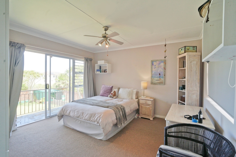 4 Bedroom Property for Sale in Kidds Beach Eastern Cape